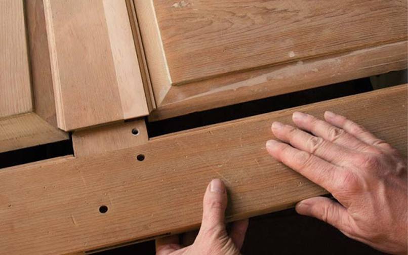 cách khắc phục cửa gỗ bị vênh (4)