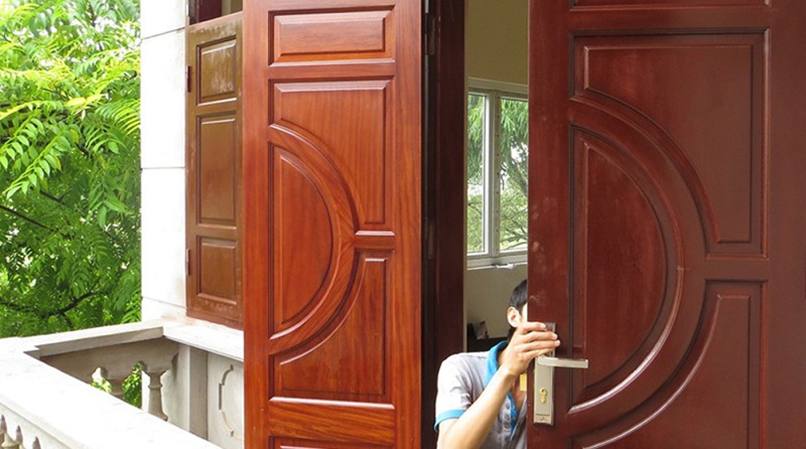 cách khắc phục cửa gỗ bị vênh (5)